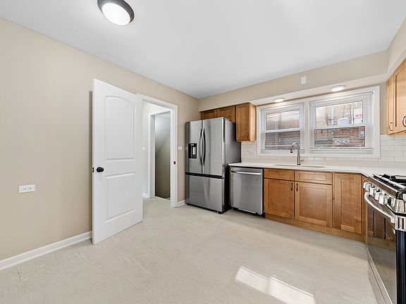 5th image of 3518 W Main St
