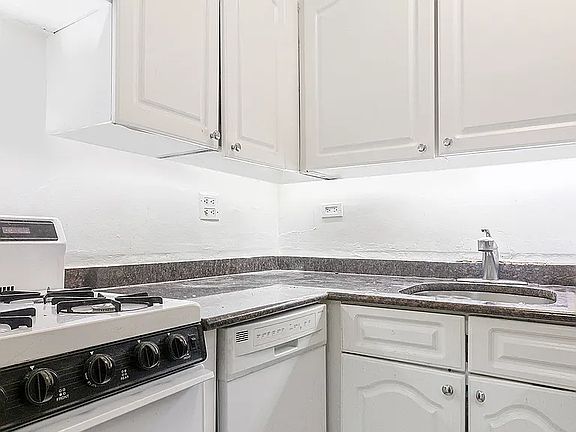 4th image of 333 E 46th St APT 5D