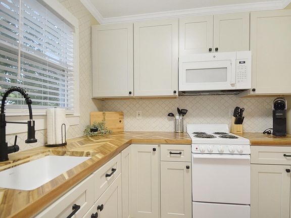 5th image of 24 1/2 Marion Ave #24-1/2