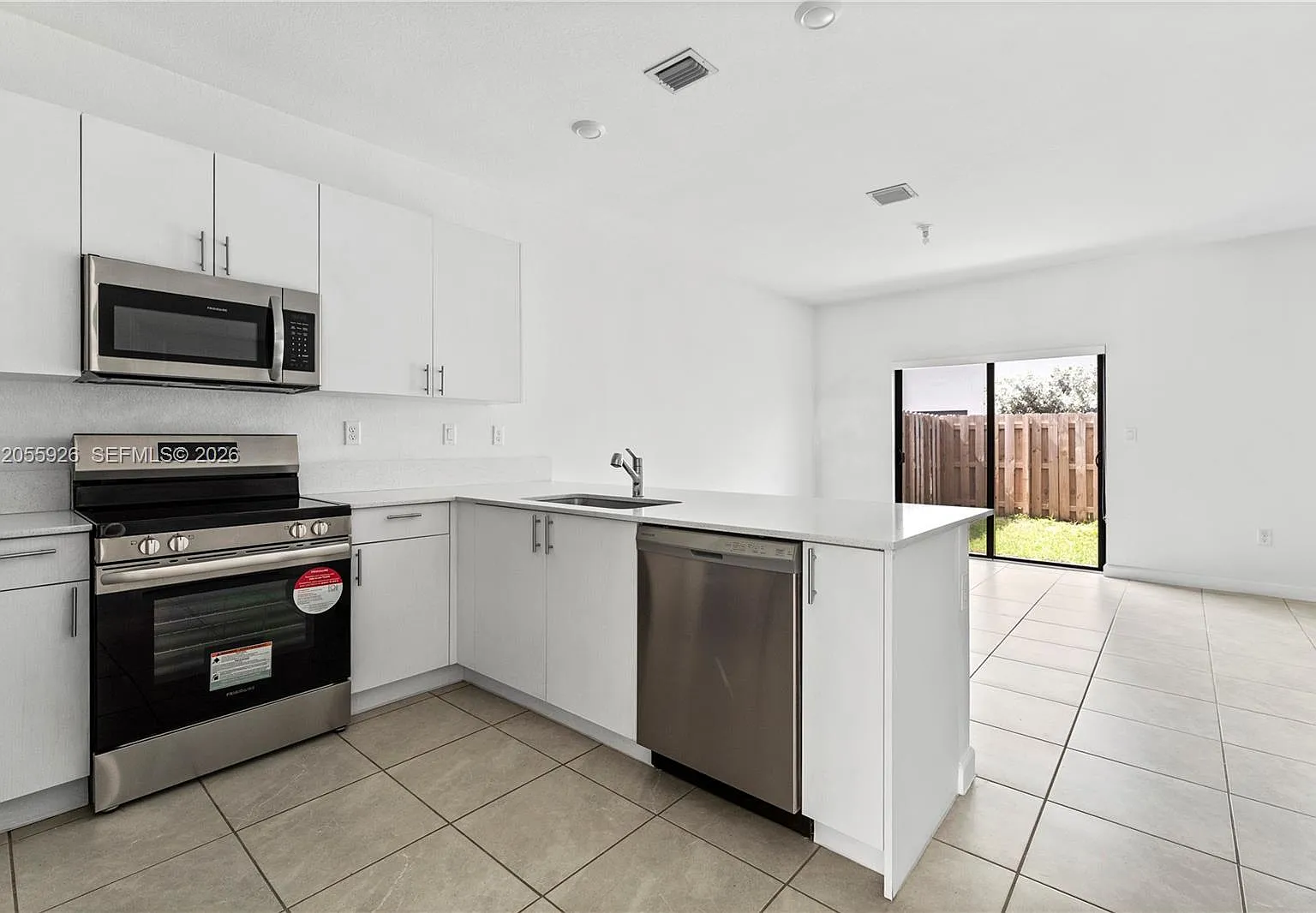 3 bed, 2.5 bath, 1695 sqft, $2,950 — Photo 4