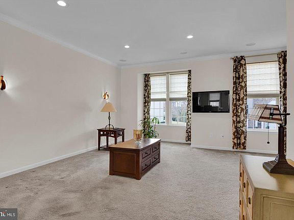 5th image of 41 Village Green Ln