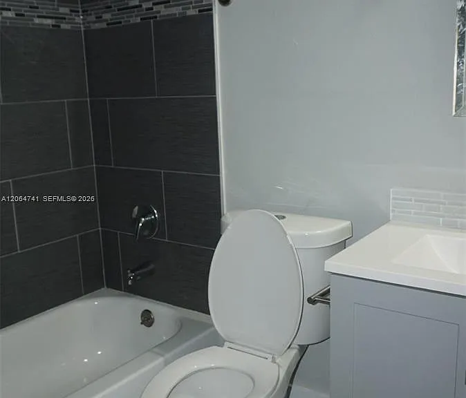 808 SW 14th Ter #4 — Photo 13
