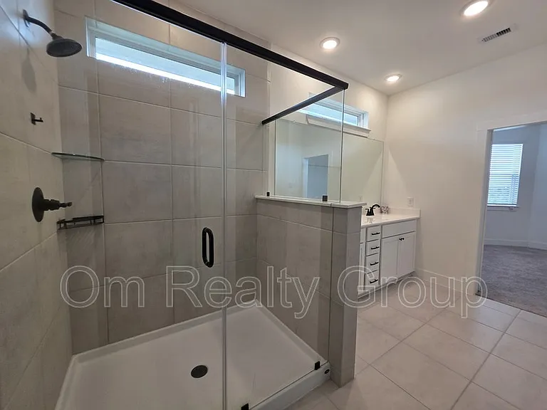 18710 Colorado River Ln — Photo 29