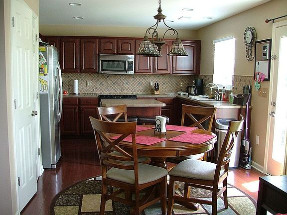 Breakfast nook & kitchen