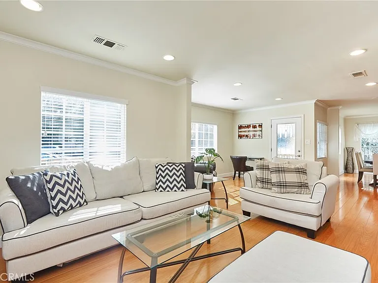 17827 Burbank Blvd — Photo 5