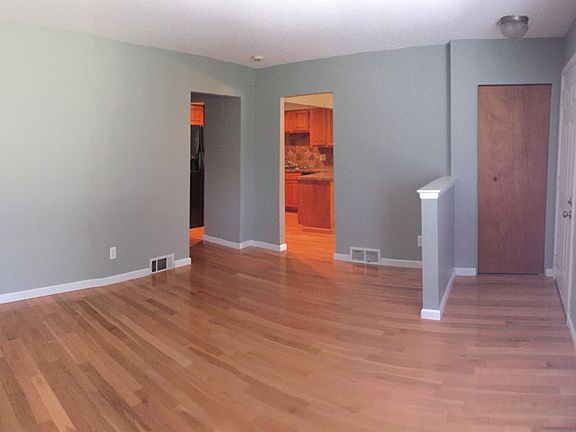4th image of 704 W Woodside Ave