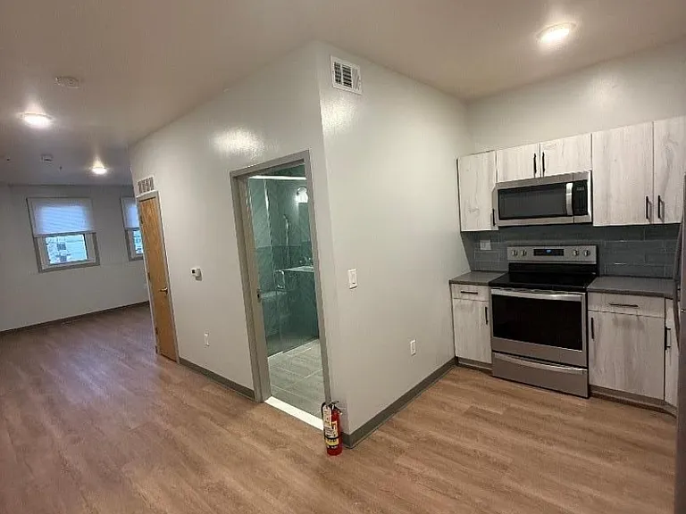 70 W Grand St #17 — Photo 3