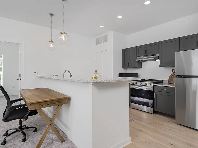 Flats at Powell — Photo 7