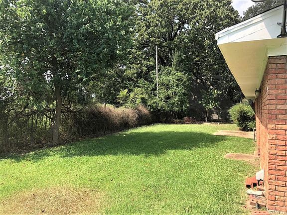4th image of 63 Barksdale Dr