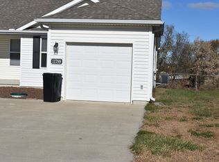 11789 Ridgeway Dr, Saint Joseph, MO 64505