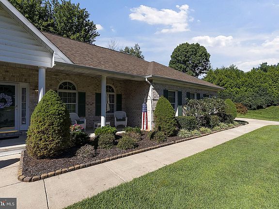 3rd image of 2106 S Hill Ct