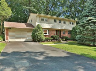 21 Bergholz Dr, New Rochelle, NY 10801