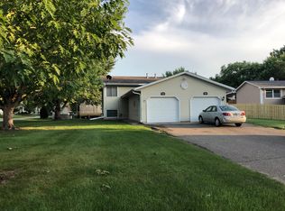 7335 Brunswick Ave N, Brooklyn Park, MN 55443