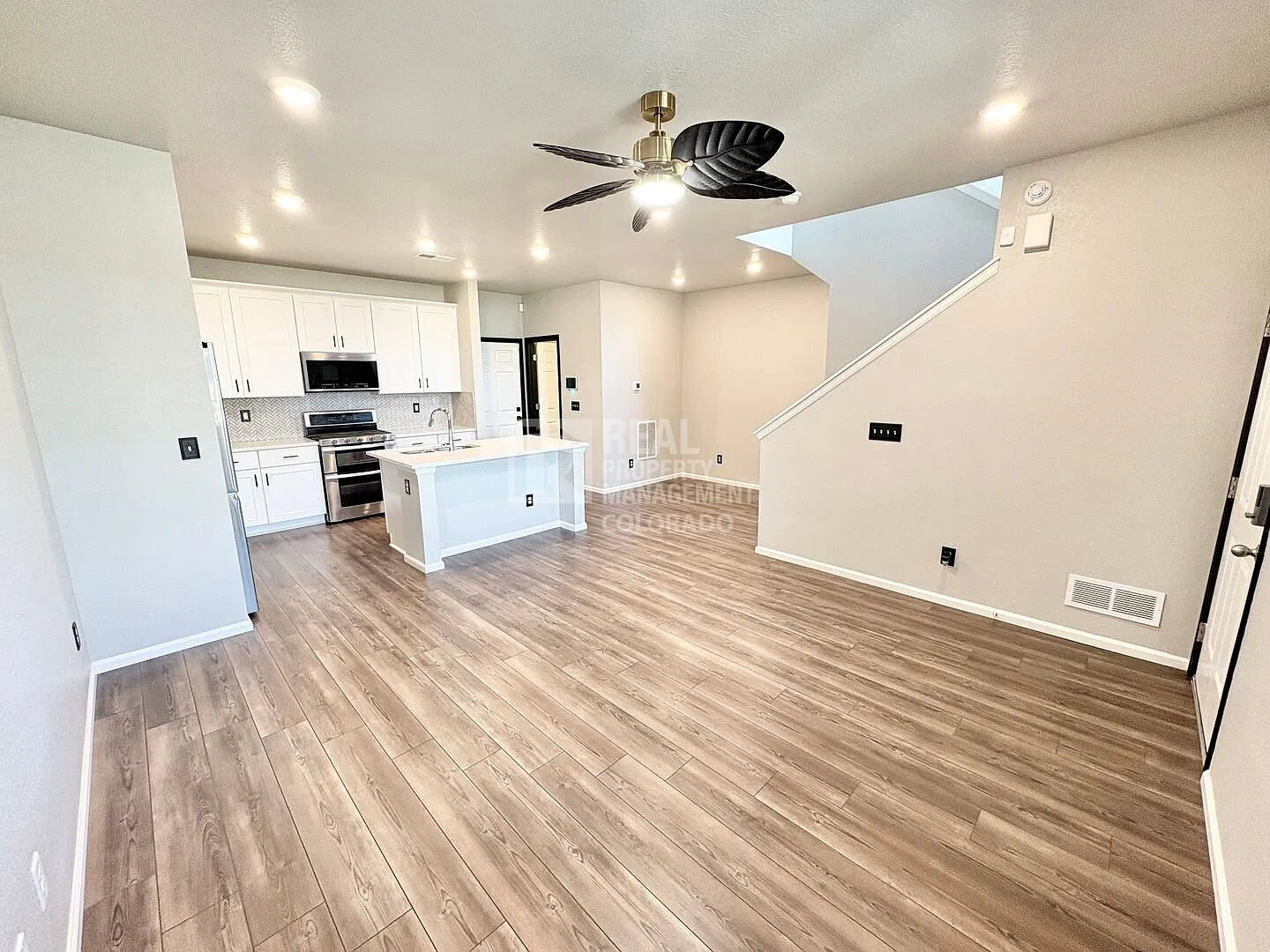 3 bed, 2.5 bath, 1428 sqft, $2,599 — Photo 3