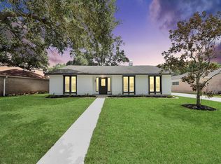 16114 Forest Bend Ave, Friendswood, TX 77546