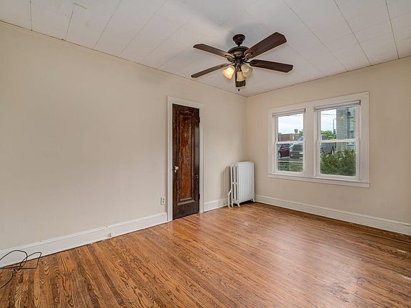 5th image of 2078 Saint Clair Ave