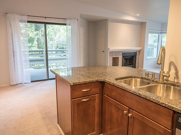 4th image of 1296 Bellevue Way NE APT 8