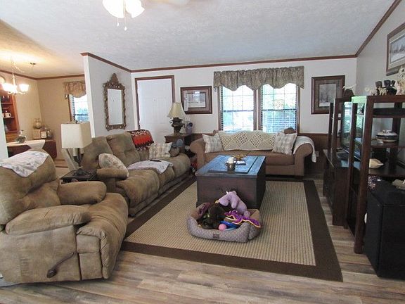 5th image of 139 Twin Pines Ln