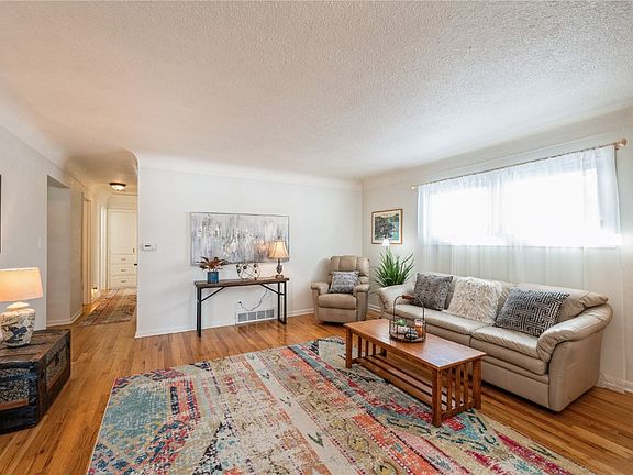 5th image of 1690 Country Club Dr