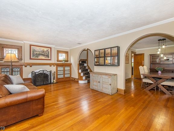 2nd image of 32 Osborne Pl