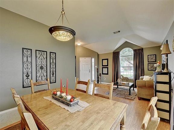 5th image of 112 Castle Dr