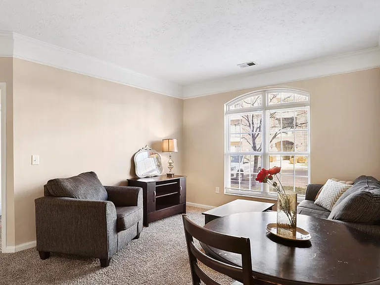 1905 N Lincoln Ave #127 — Photo 2