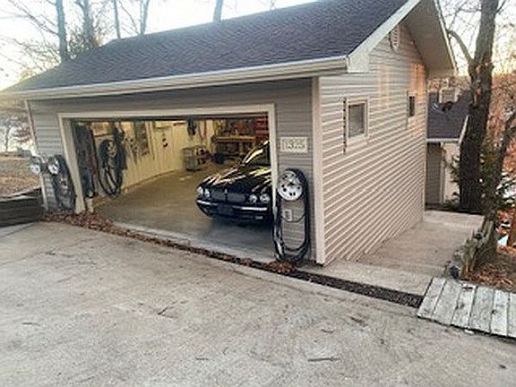 3rd image of 1325 Castle Ct