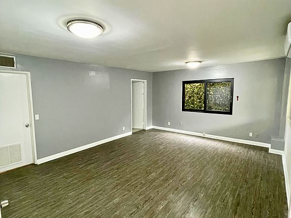 2nd image of 827 Glendale Blvd #2