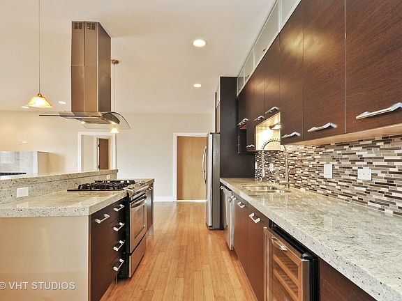 4th image of 5766 N Lincoln Ave #202