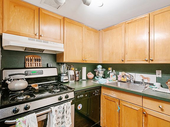 3rd image of 305 Bergen St #1-C