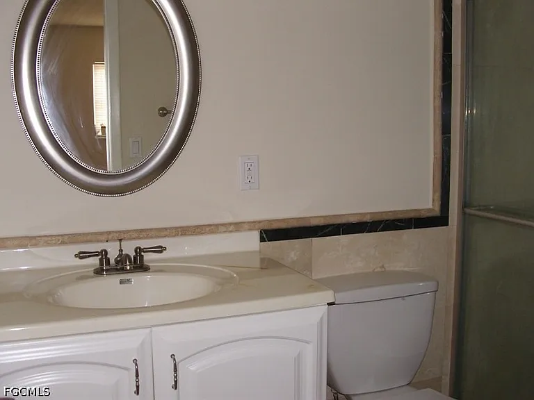 217 Jayview Ave — Photo 6