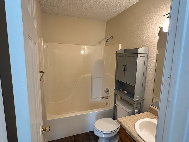 4226 Backus Ave — Photo 10