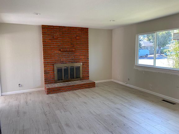4th image of 894 Bing Dr #1