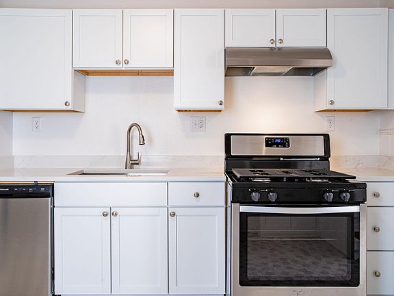 2nd image of 3327 W Clarendon Dr