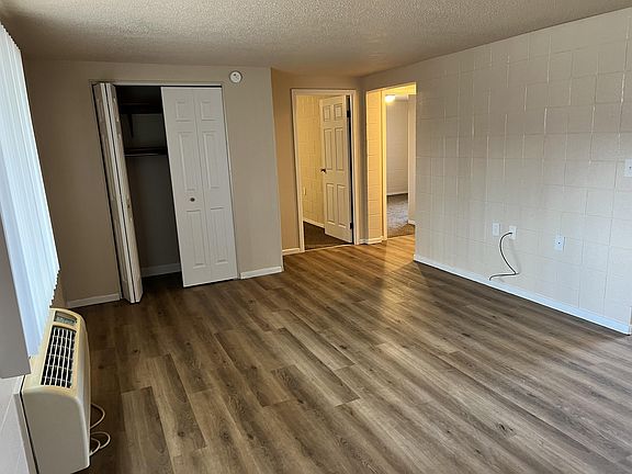 3rd image of 1118 E Morton Ave #54