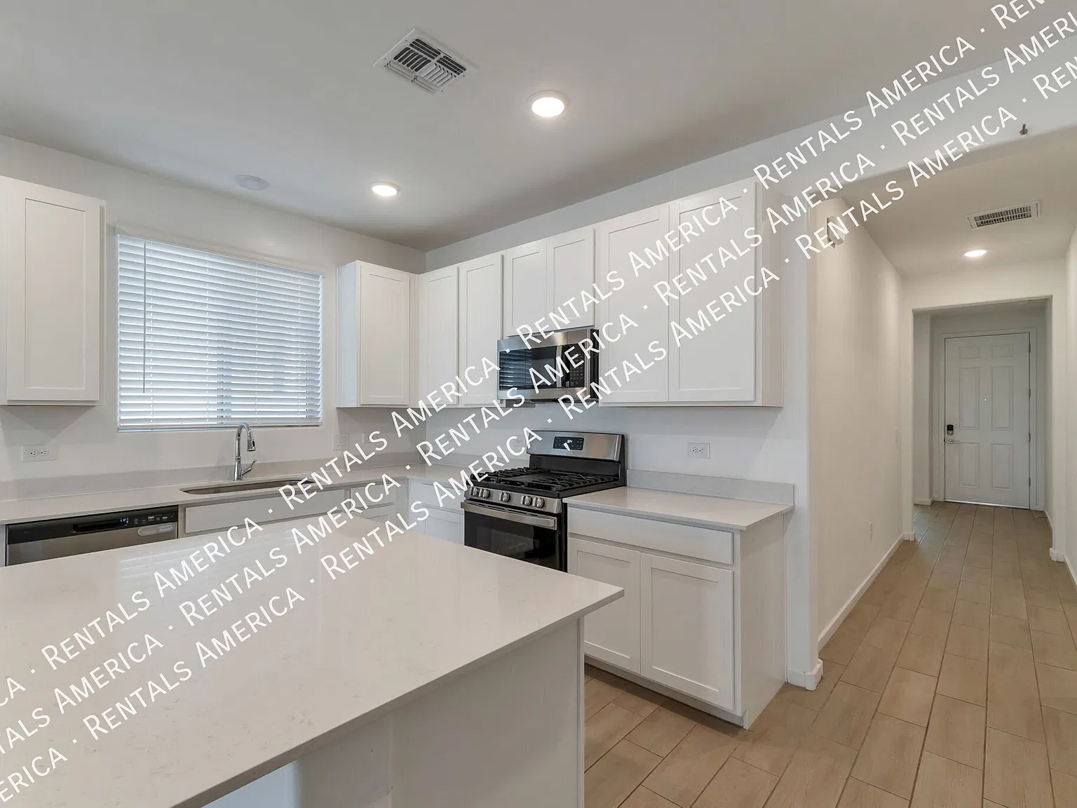 4 bed, 1720 sqft, $2,100 — Photo 2