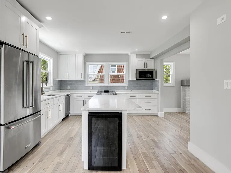 2235 Quincy St NE — Photo 9