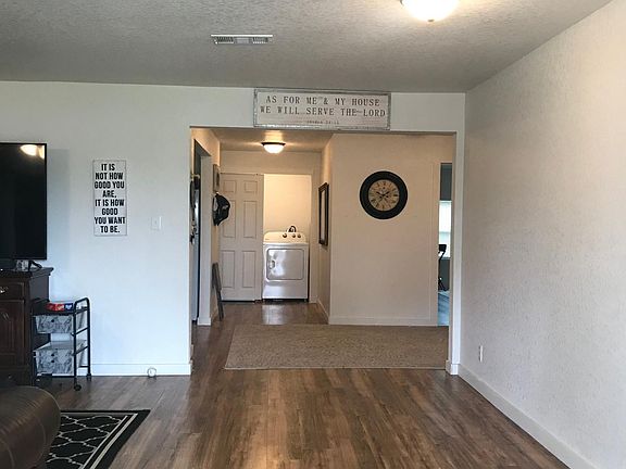 3rd image of 410 Snow Dr