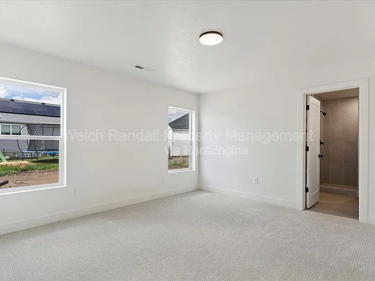 837 E 300 N — Photo 13