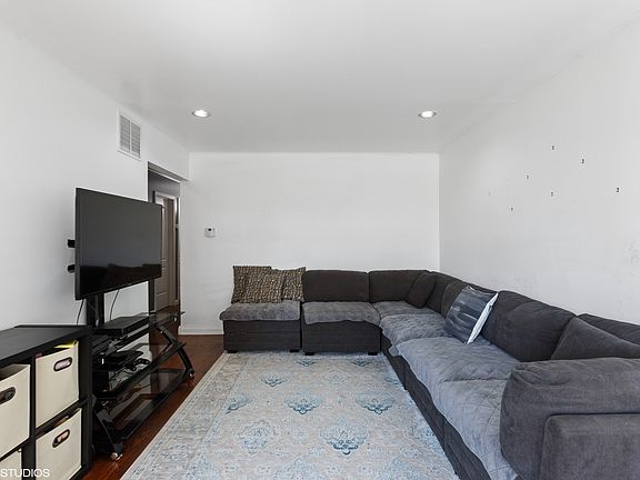 4th image of 7958 S Knox Ave