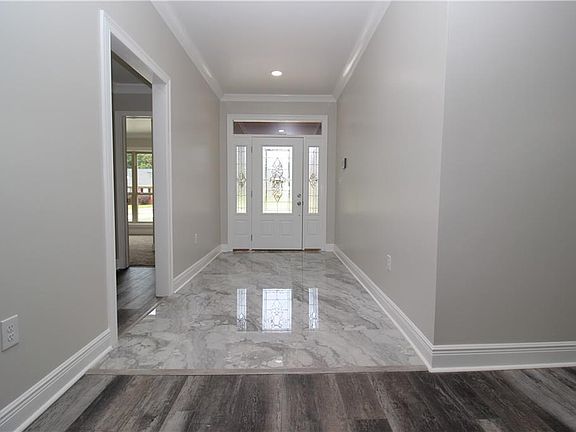 3rd image of 3978 Blakewood Drive W