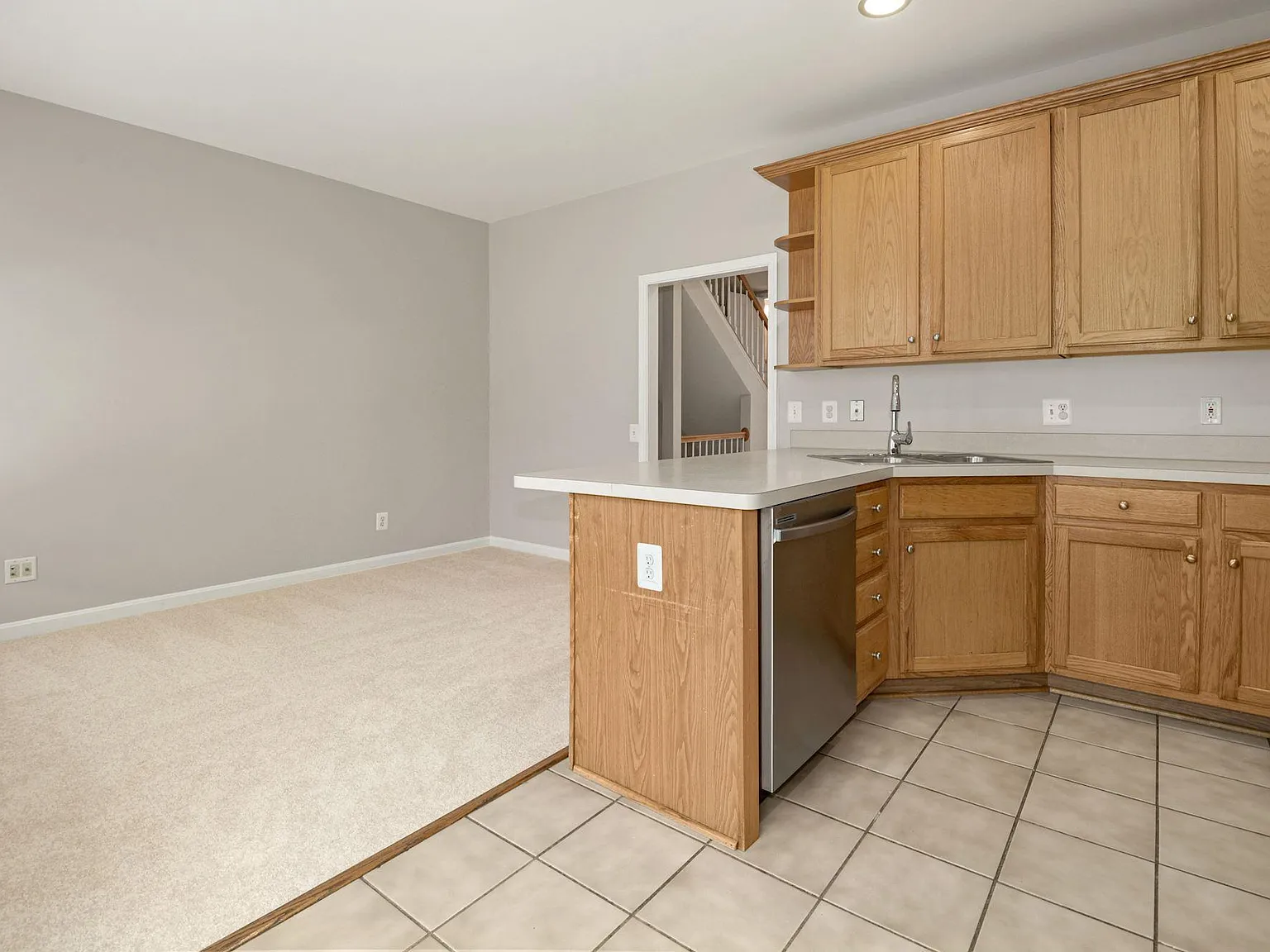 3 bed, 3.5 bath, 1831 sqft, $3,100 — Photo 3