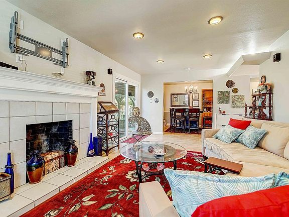 3rd image of 609 Haggin Ave