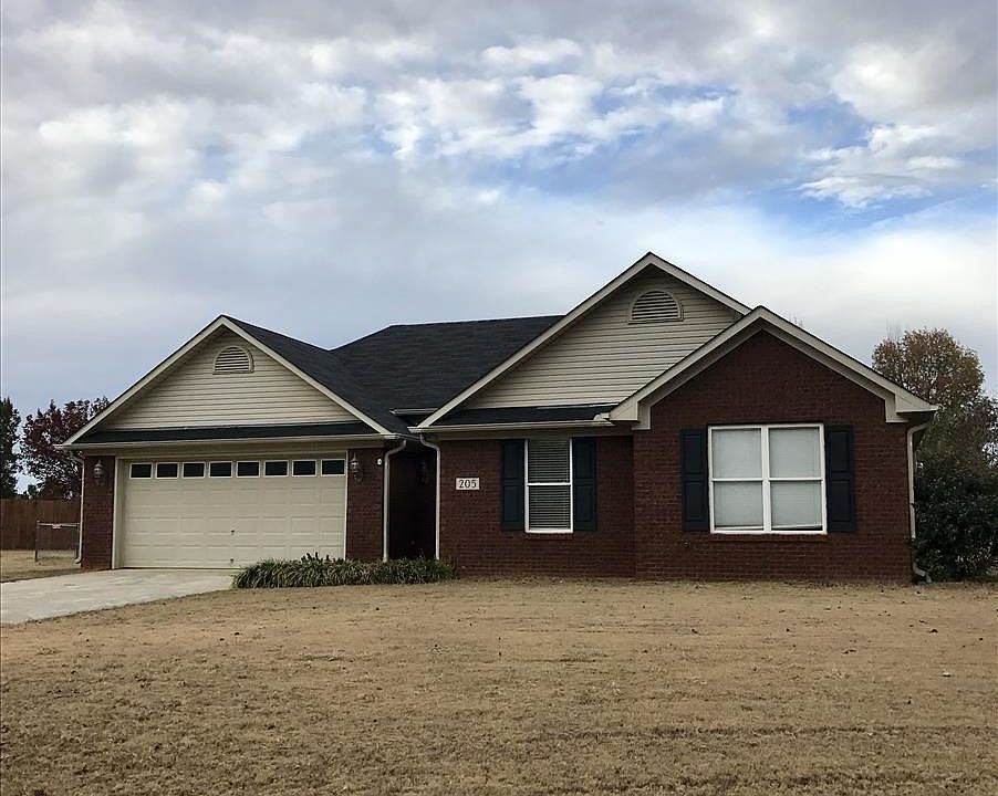 1st image of 205 Willow Run Dr