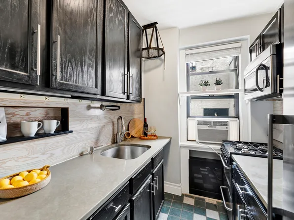 50 Lefferts Avenue image 1 of 16