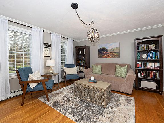 3rd image of 15 Grandwood Drive