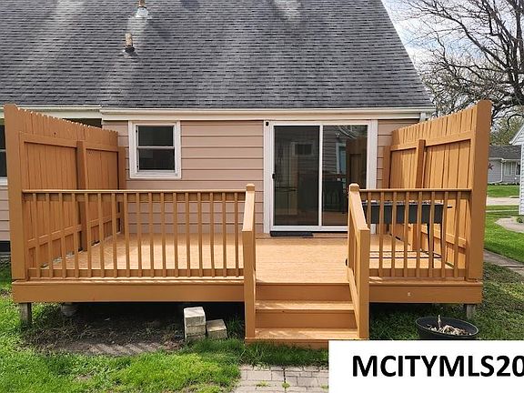 3rd image of 708 16th St SE