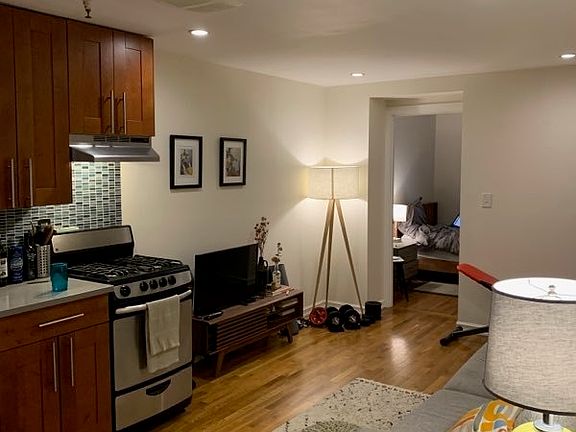 2nd image of 104 Macon St #B