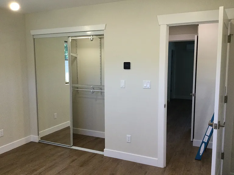 4572 Sargent Ave — Photo 6