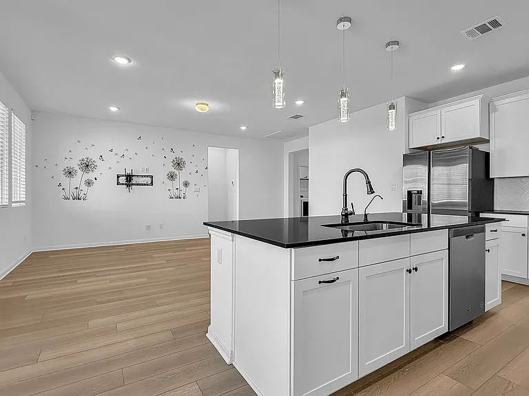2608 Emerson Trl — Photo 8